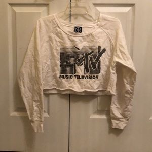 white long sleeve MTV cropped sweatshirt